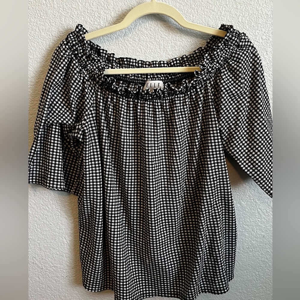 Elle size large black and white checkered off the shoulder top